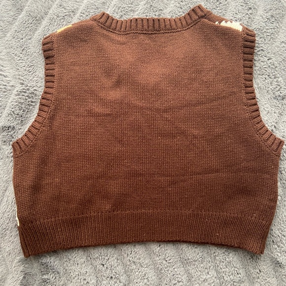 Cropped Sweater Vest - Picture 2 of 5